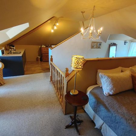 Stonewater Manor B&B Gananoque Bagian luar foto
