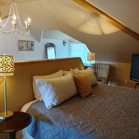 Stonewater Manor B&B Gananoque Bagian luar foto