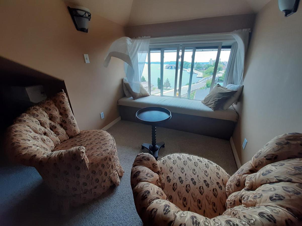Stonewater Manor B&B Gananoque Bagian luar foto