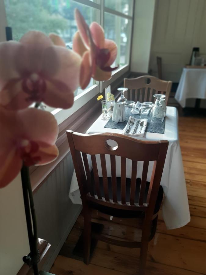 Stonewater Manor B&B Gananoque Bagian luar foto