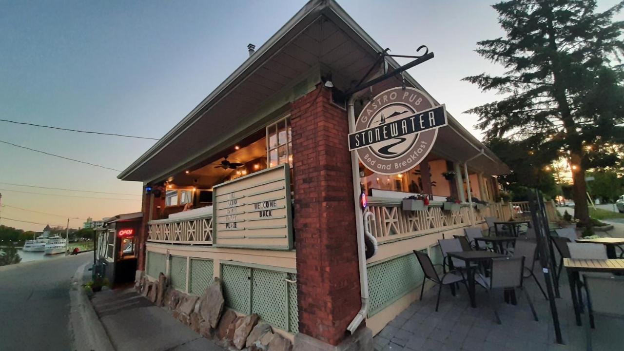 Stonewater Manor B&B Gananoque Bagian luar foto