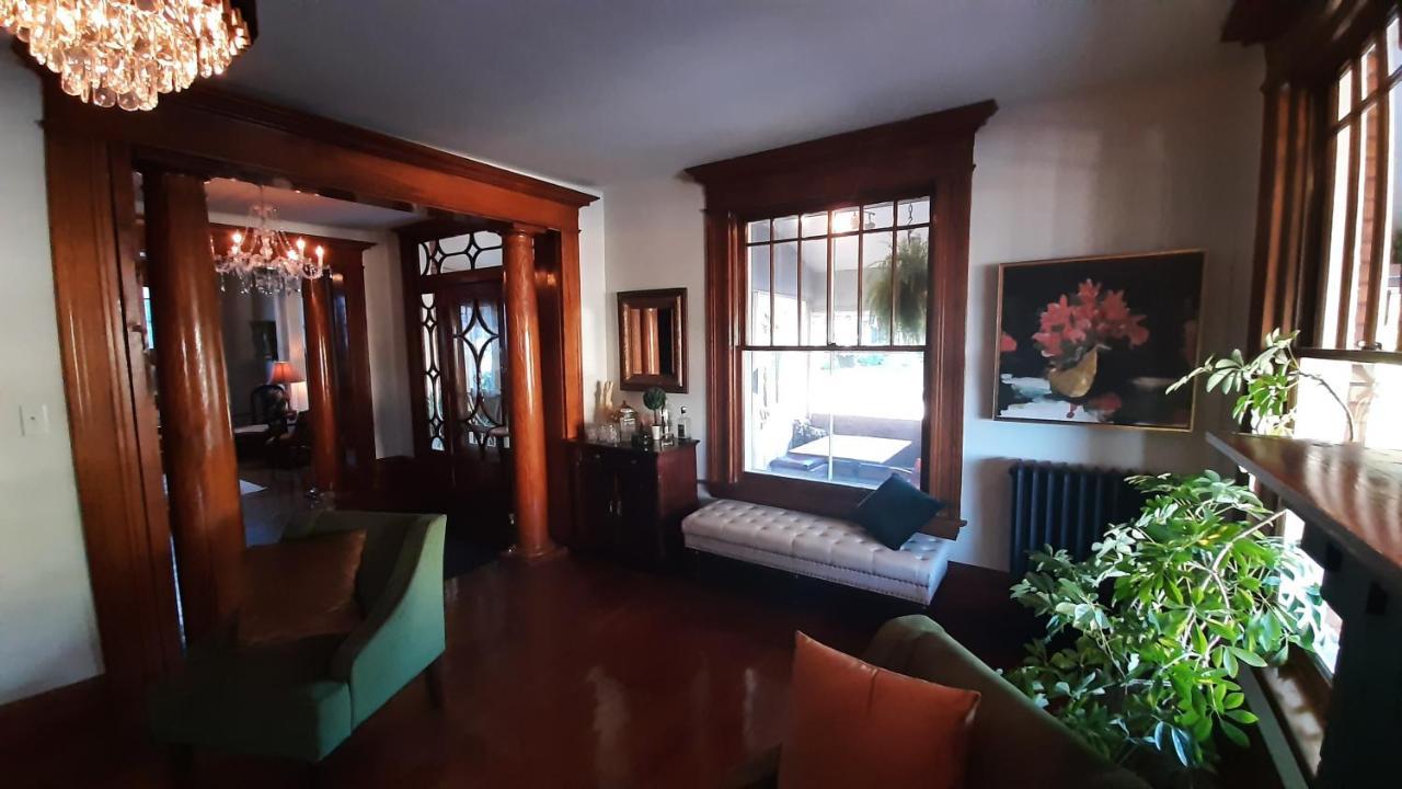 Stonewater Manor B&B Gananoque Bagian luar foto