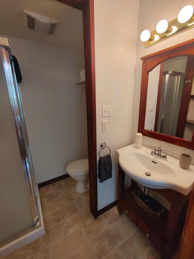 Stonewater Manor B&B Gananoque Bagian luar foto