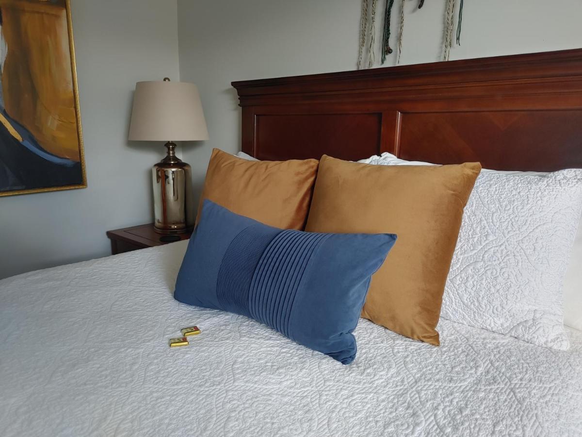 Stonewater Manor B&B Gananoque Bagian luar foto