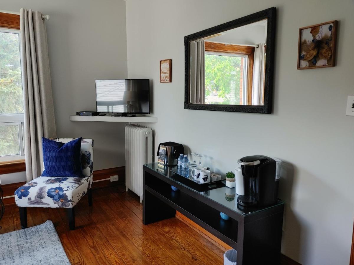 Stonewater Manor B&B Gananoque Bagian luar foto