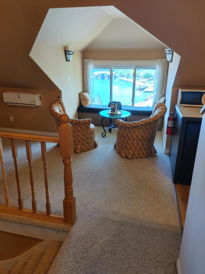 Stonewater Manor B&B Gananoque Bagian luar foto