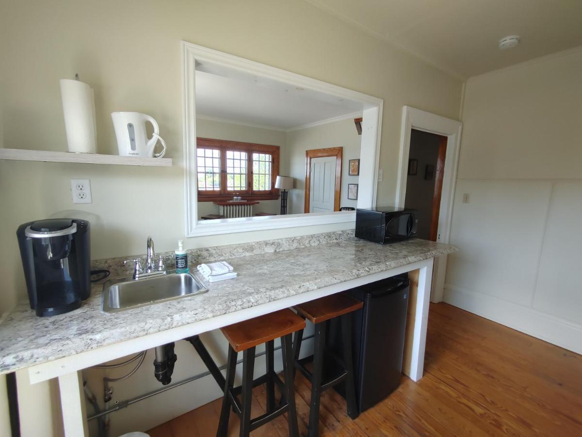 Stonewater Manor B&B Gananoque Bagian luar foto