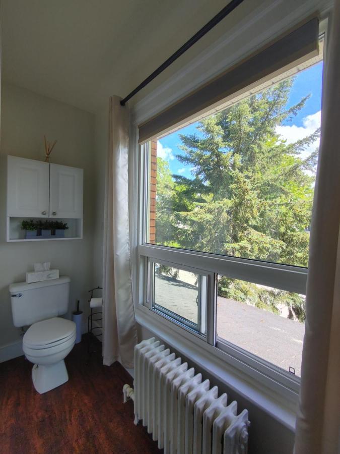Stonewater Manor B&B Gananoque Bagian luar foto