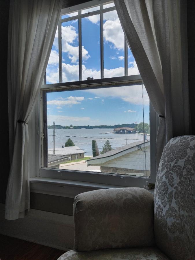 Stonewater Manor B&B Gananoque Bagian luar foto