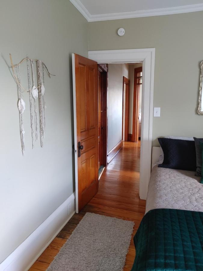 Stonewater Manor B&B Gananoque Bagian luar foto