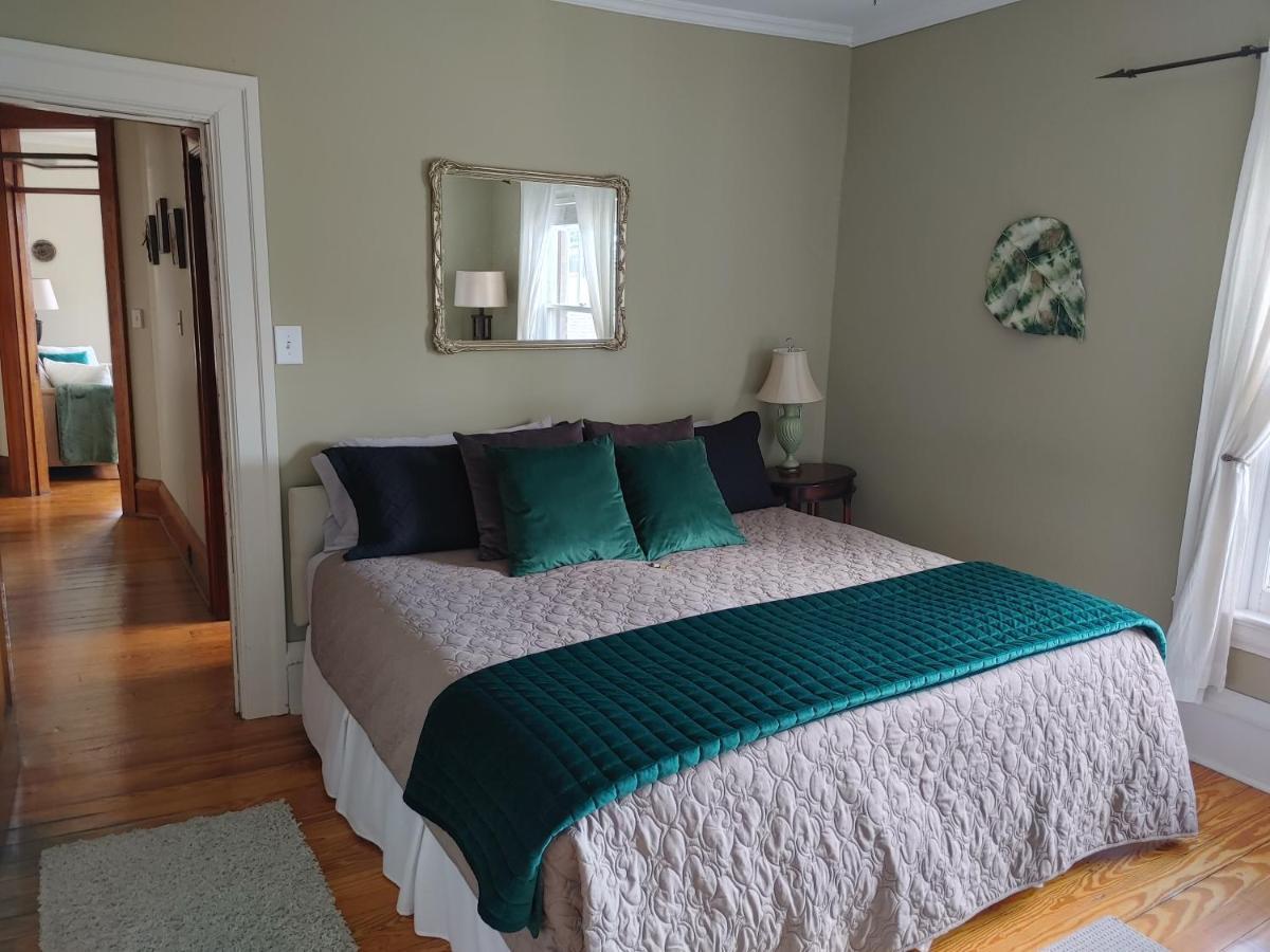 Stonewater Manor B&B Gananoque Bagian luar foto