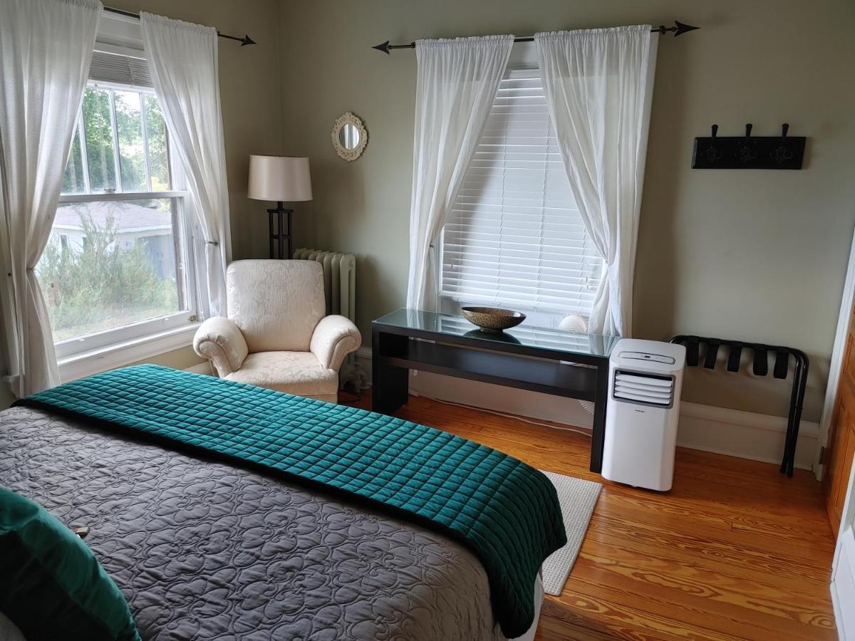 Stonewater Manor B&B Gananoque Bagian luar foto