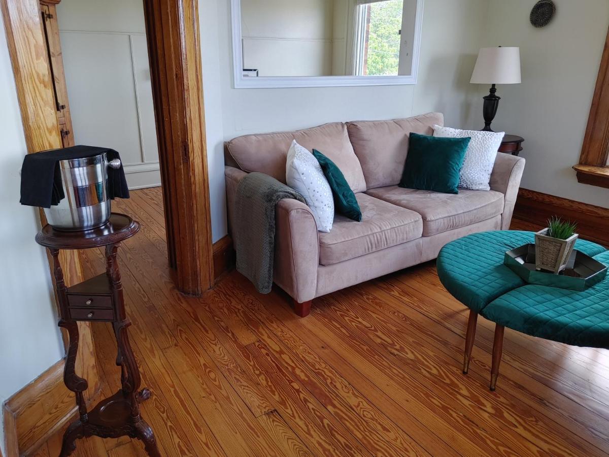 Stonewater Manor B&B Gananoque Bagian luar foto